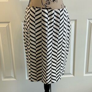 NYCC Black and White Chevron Women's Skirt MEDIUM